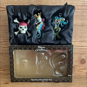 NIB Disney Parks Retired 2015 Pirates of the Caribbean Holiday Ornament Set of 3